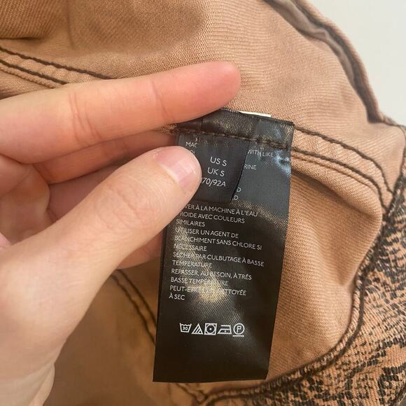 Free People Snake Print Jean Jacket Womens Size Small Denim Reptile Fall Cotton - Picture 5 of 6